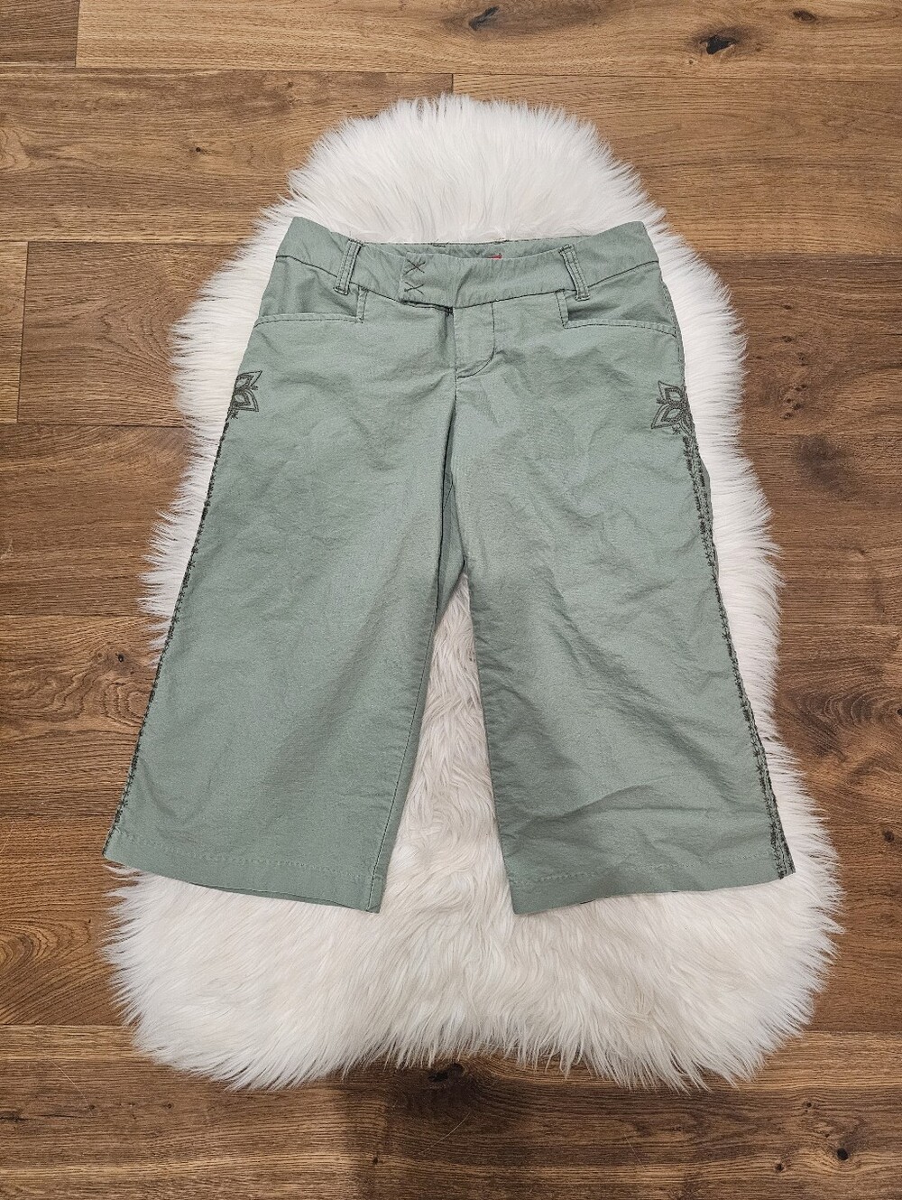Vintage Low Rise Mossimo Sage Green Wide-Leg Goucho Short
